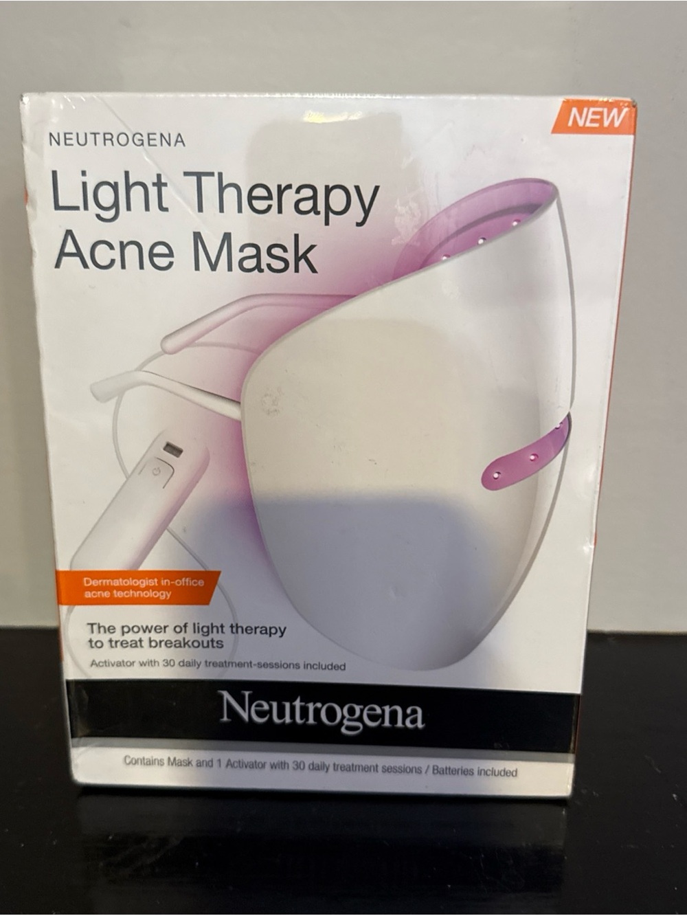 Neutrogena Light Therapy Acne Mask — White with Purple Accents